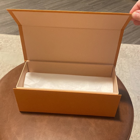 Louis Vuitton Box with Magnetic Closure - Picture 4 of 9